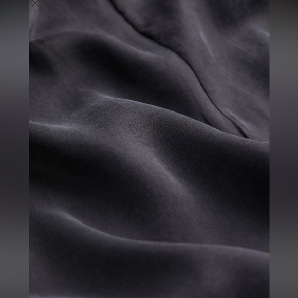 Women’s H&M black midi skirt with front slit size XL - Picture 15 of 16